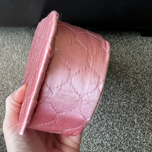 Vintage Gloves (4 prs) in Pink Quilted Long Glove Storage Box 40’s-50’s - Picture 11 of 13